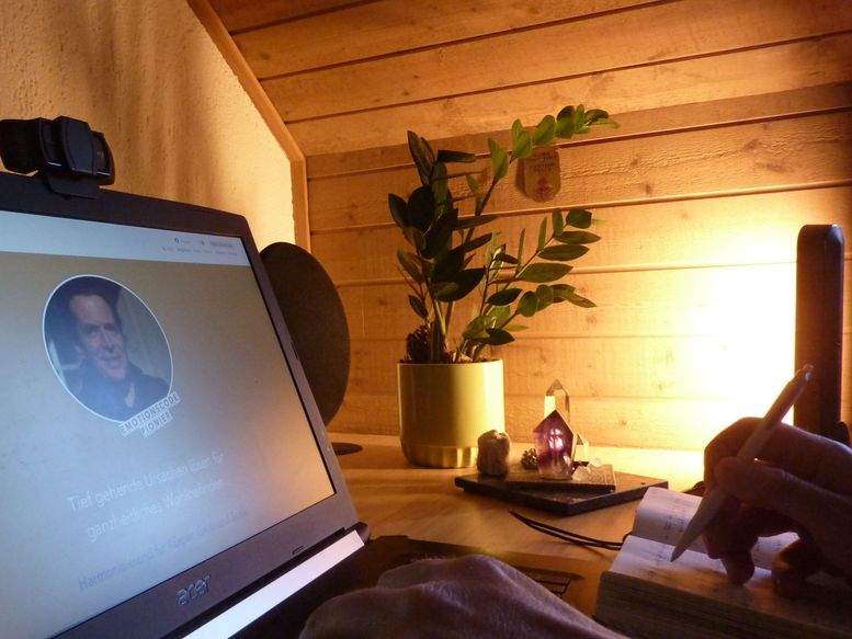 Inspirierender Arbeitsplatz für spirituelle IT